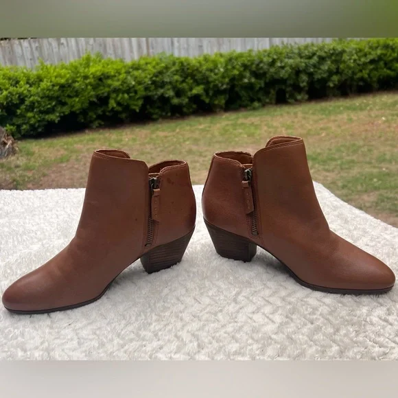 EUC FRYE Double Zip Cognac Heeled Judith Ankle Booties Leather Size 8 - Picture 3 of 11